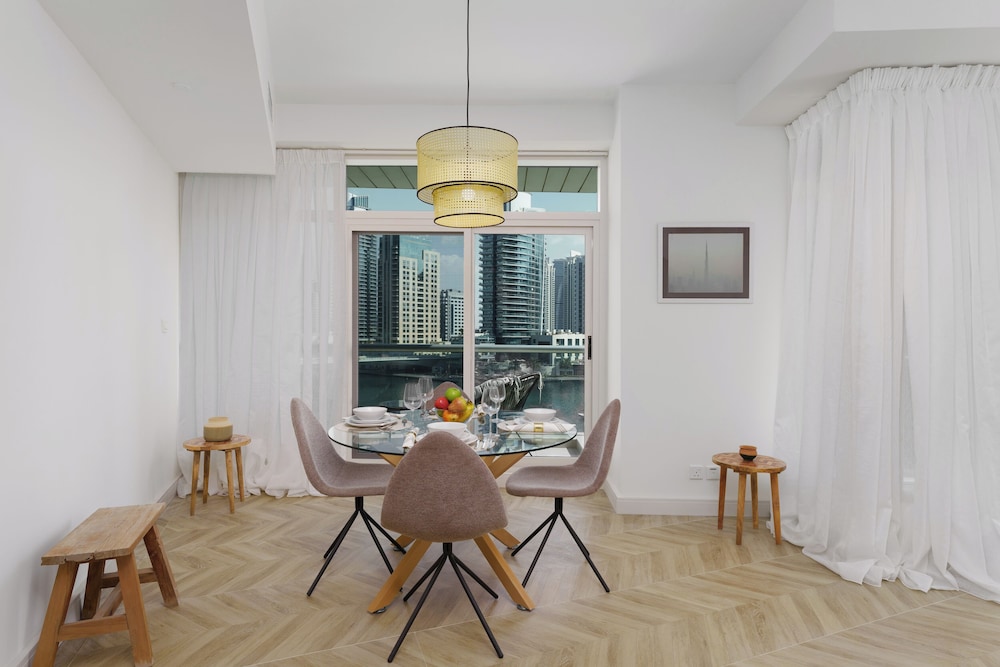 Maison Privee - Blissful Living w/ Dubai Marina Waterfront Views