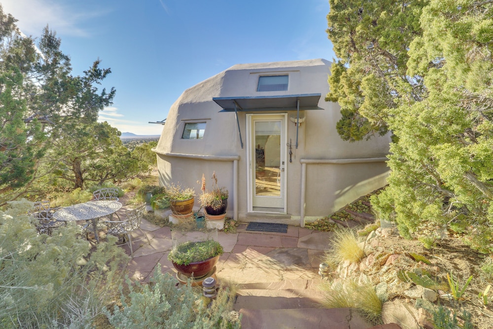 Santa Fe Geo Dome w/ Trail Access & Views