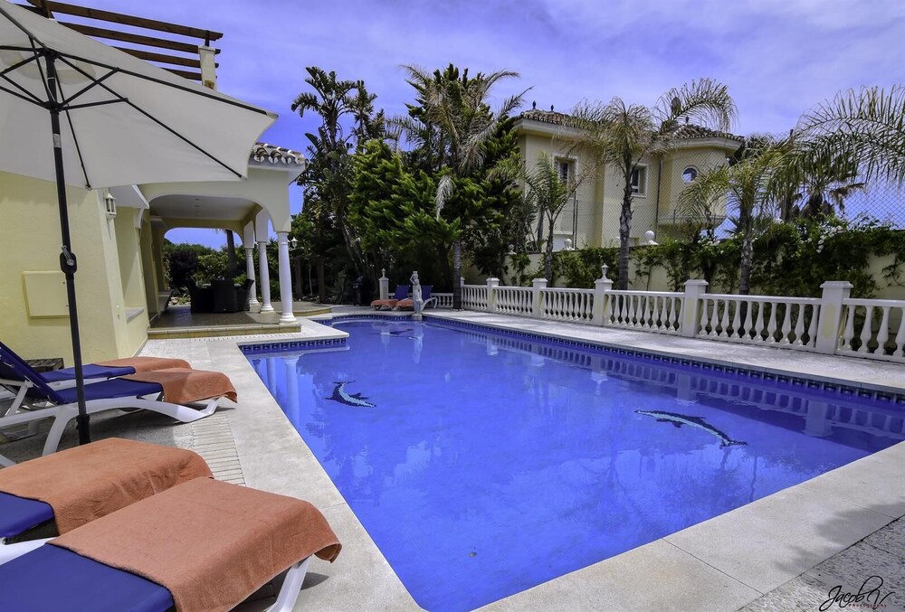Exquisite Villa 50m To Beach view 3