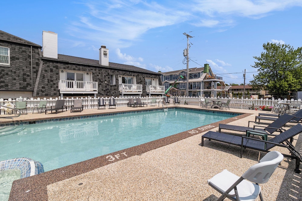 Snyder's Shoreline Inn