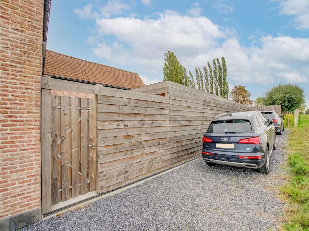 Lush Holiday Home in Vlaanderen With Private Pool