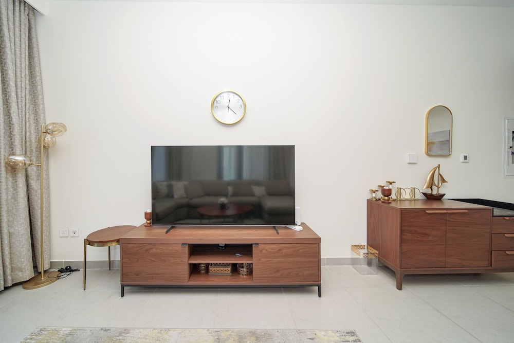 PVH - Opulent 2BR in Forte Tower 1