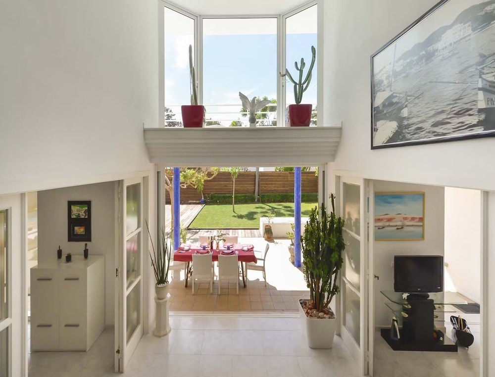 Majestic Villa Near San Antonio
