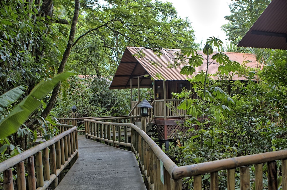 Aninga Lodge