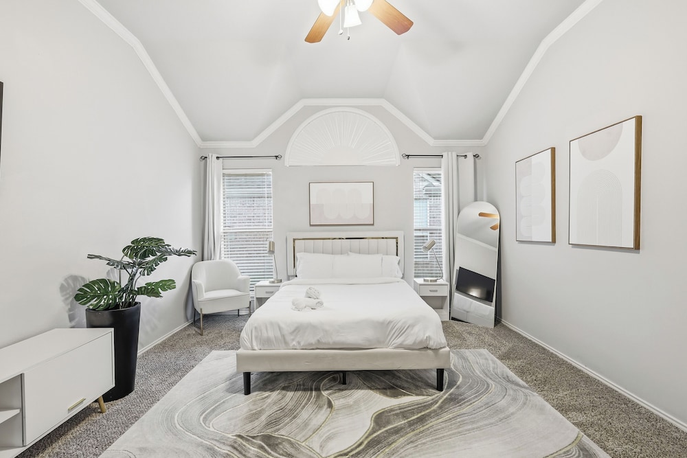 Lux Cozy 5B2B Home for Families