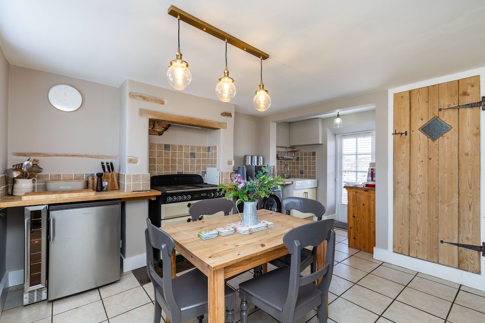4 Canalside Cottages