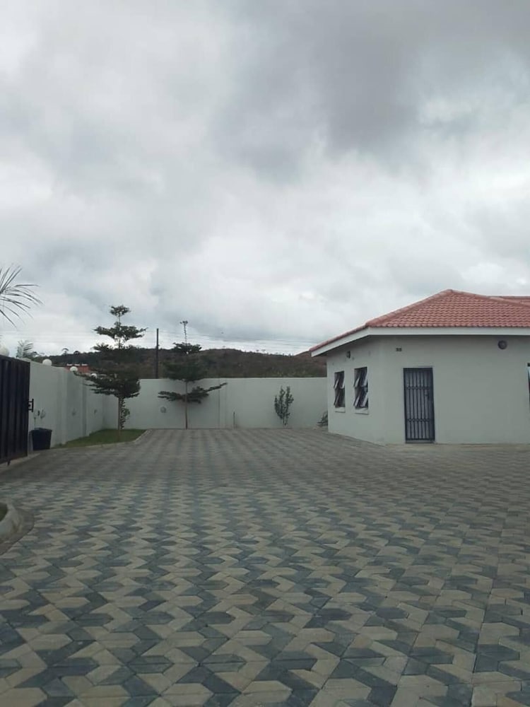 Luxury 3 Bedroom Self Catering Apartment- Masvingo