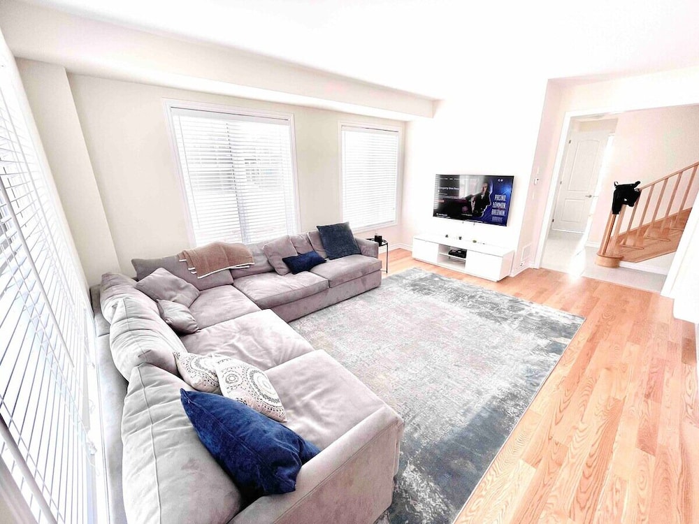 Brand New 5 Bedroom Home in West Niagara