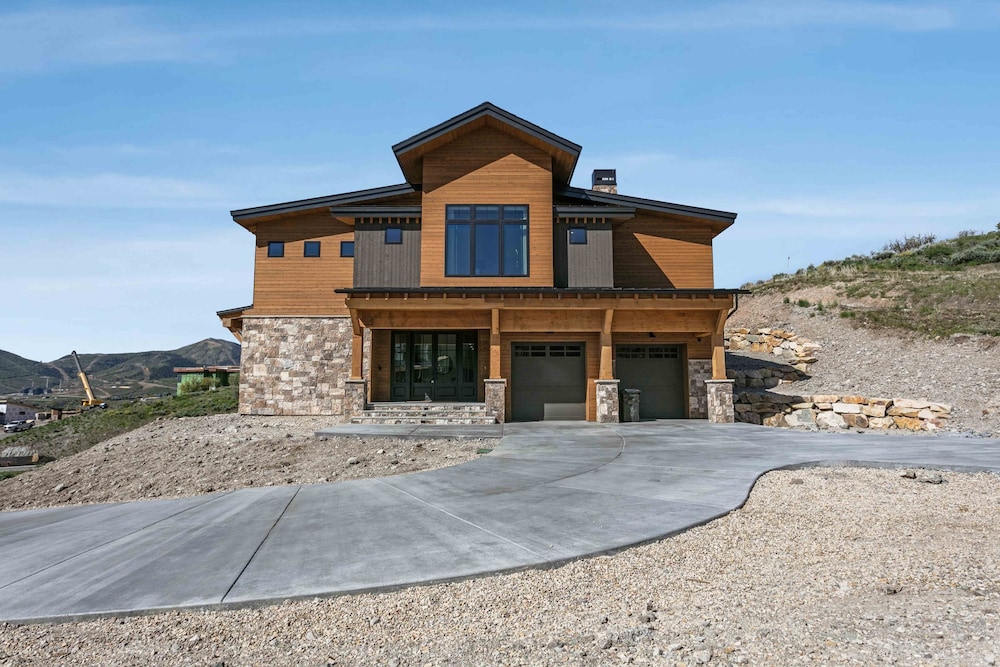 11981 N Gemini Way Skyridge 5br Home With Hot Tub 5 Bedroom Home