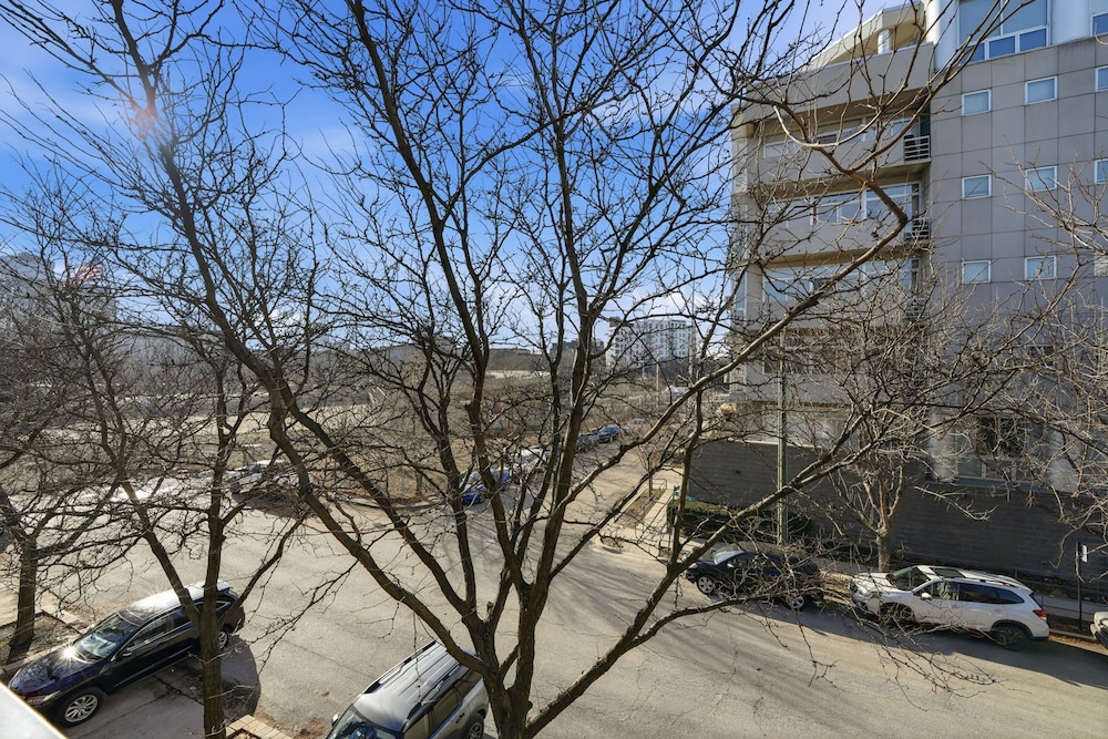 Modern 4-bedroom Townhouse in River West