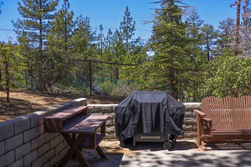 Discover Serenity Cozy Cabin With Mountain Views
