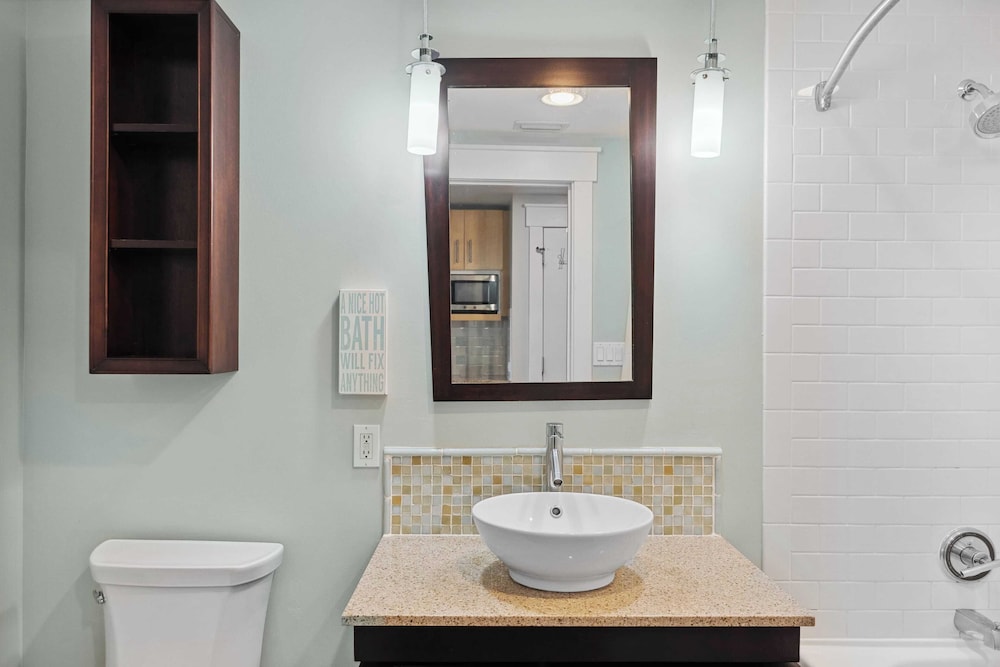 Serene Studio at Sandestin Pool, Hot Tub, Beach Shuttle, Walk to Baytowne