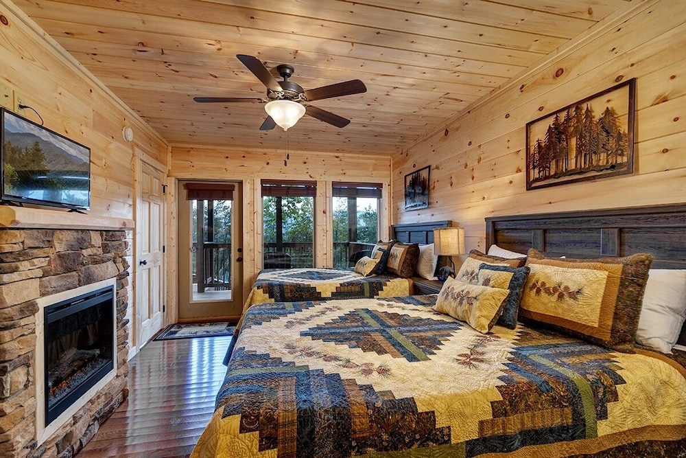 Majestic Mountain View - 4 Bedrooms, 4.5 Baths, Sleeps 12 4 Cabin by RedAwning view 5