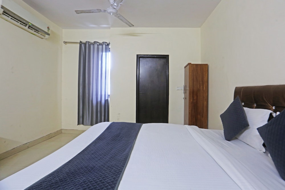 Hotel Raj Palace