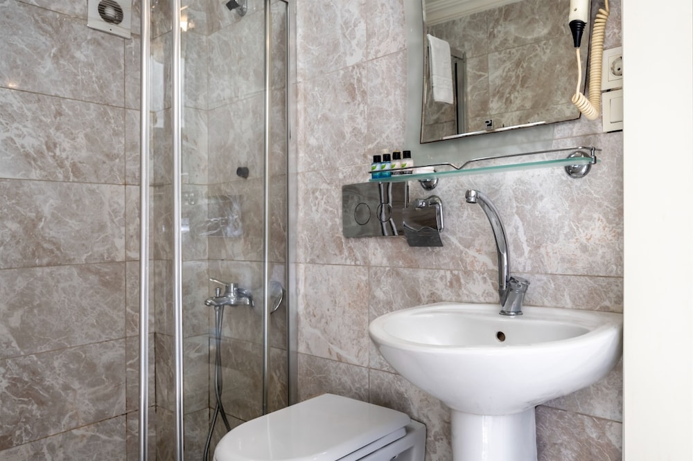 Rose Bouquets Otel - Image 19