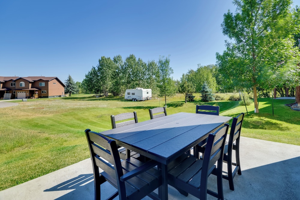 Vivid Home on Red Lodge Mountain Golf Course! view 4