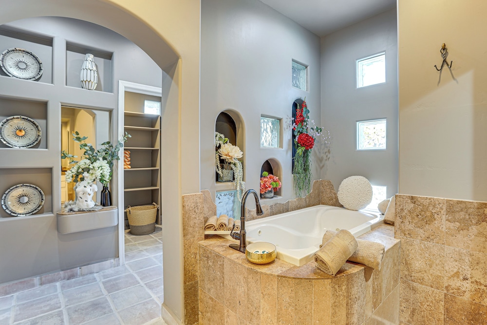 Walk to Scottsdale Stadium: Remodeled Home!