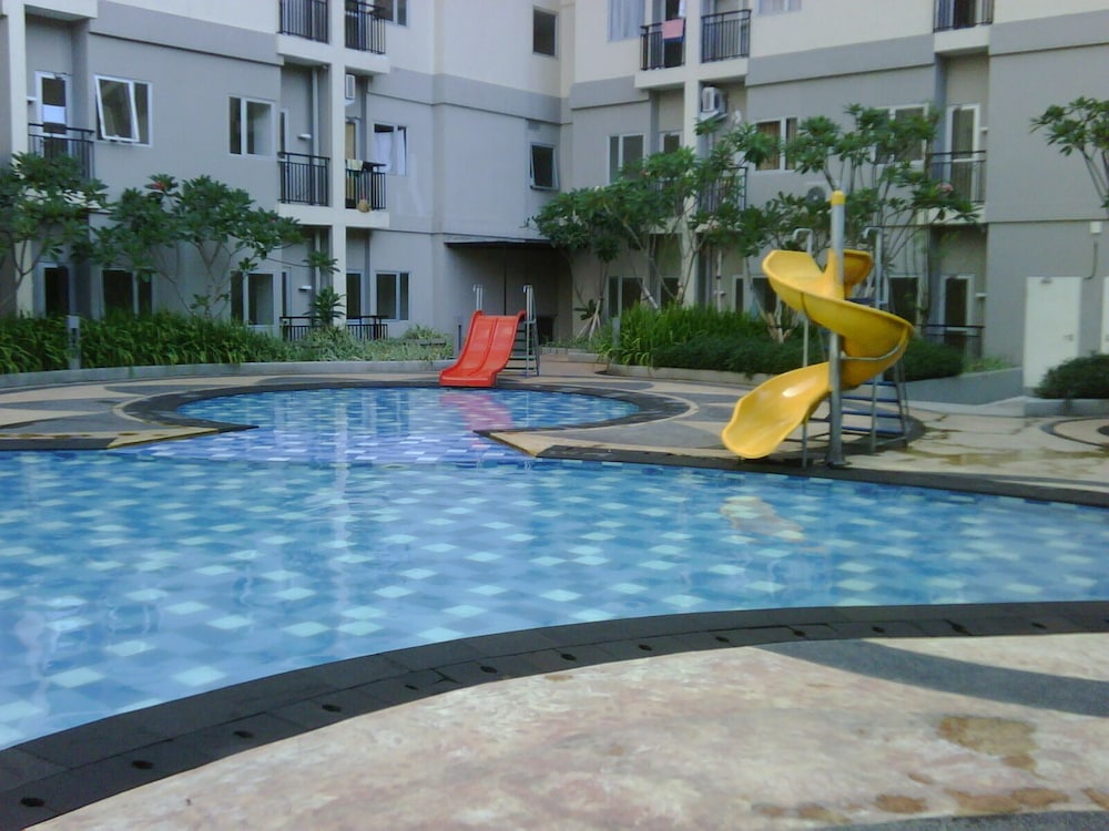 Strategic 2Br At Maple Park Sunter Apartment
