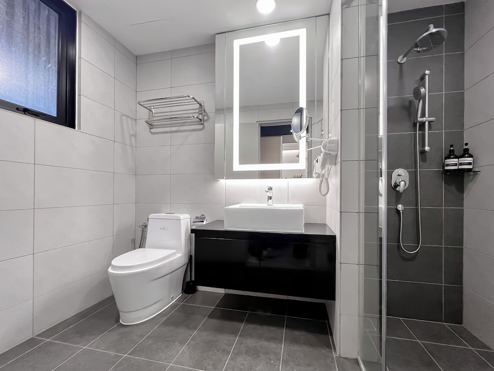 Grand Ion Delemen by Manhattan Group