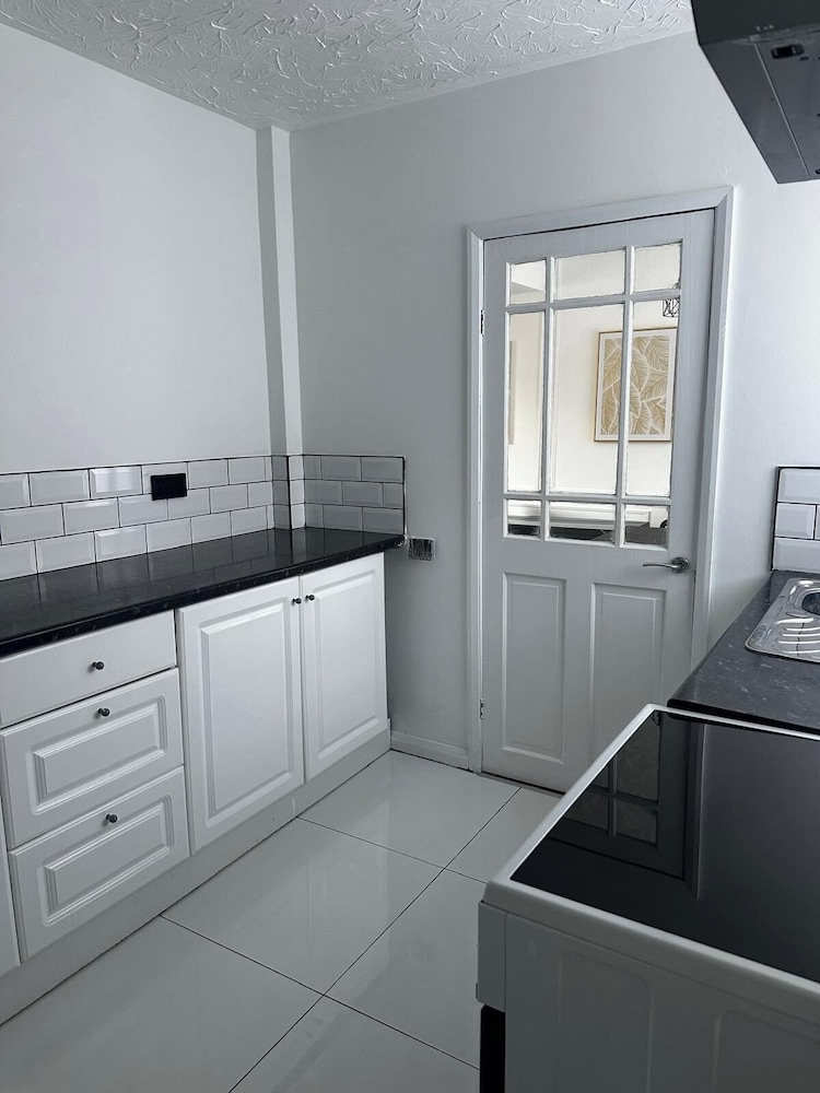 Hartlepool - House - Sleeps 5 - Parking