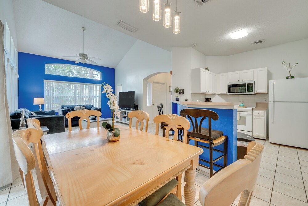 8 Mi to Disney World: Townhome w/ Balcony & Patio! view 3