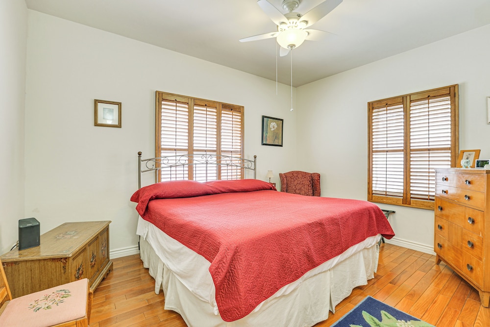 2 Mi to Dtwn: Phoenix Getaway w/ Patio view 2