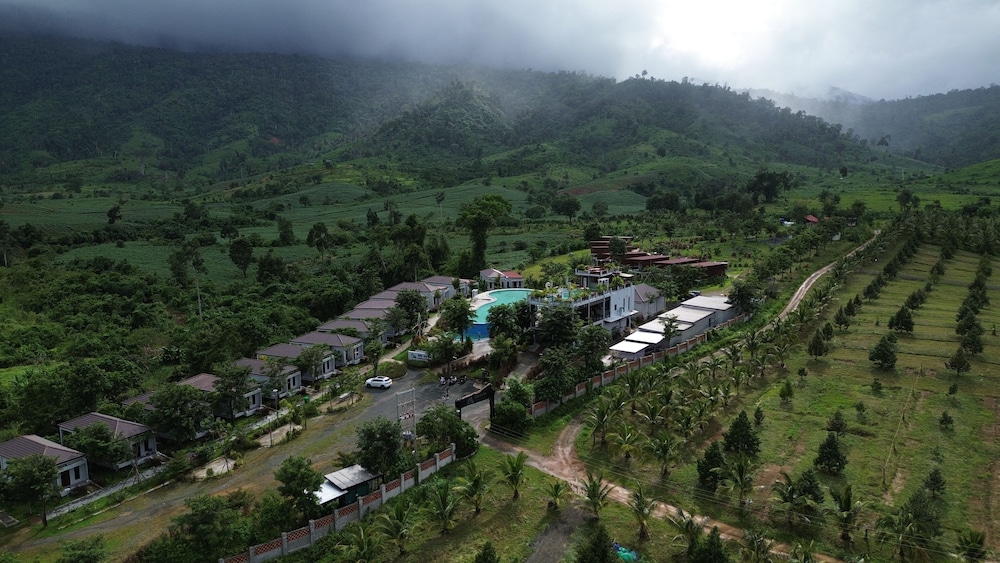 HIDDEN LEAF RESORT
