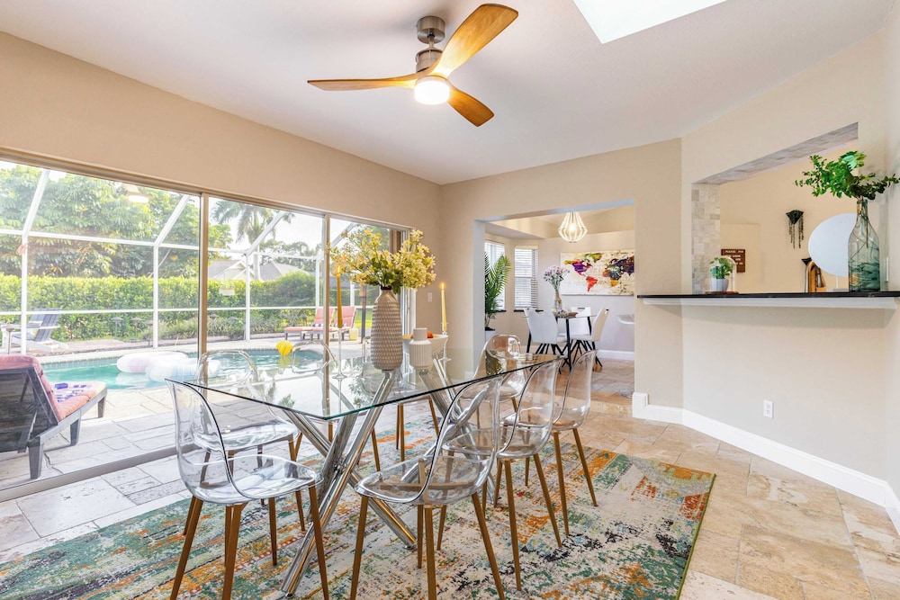 Private Pool, Firepit, Game Room Mins to Beaches + Community Amenities Casa Solara by Avantstay