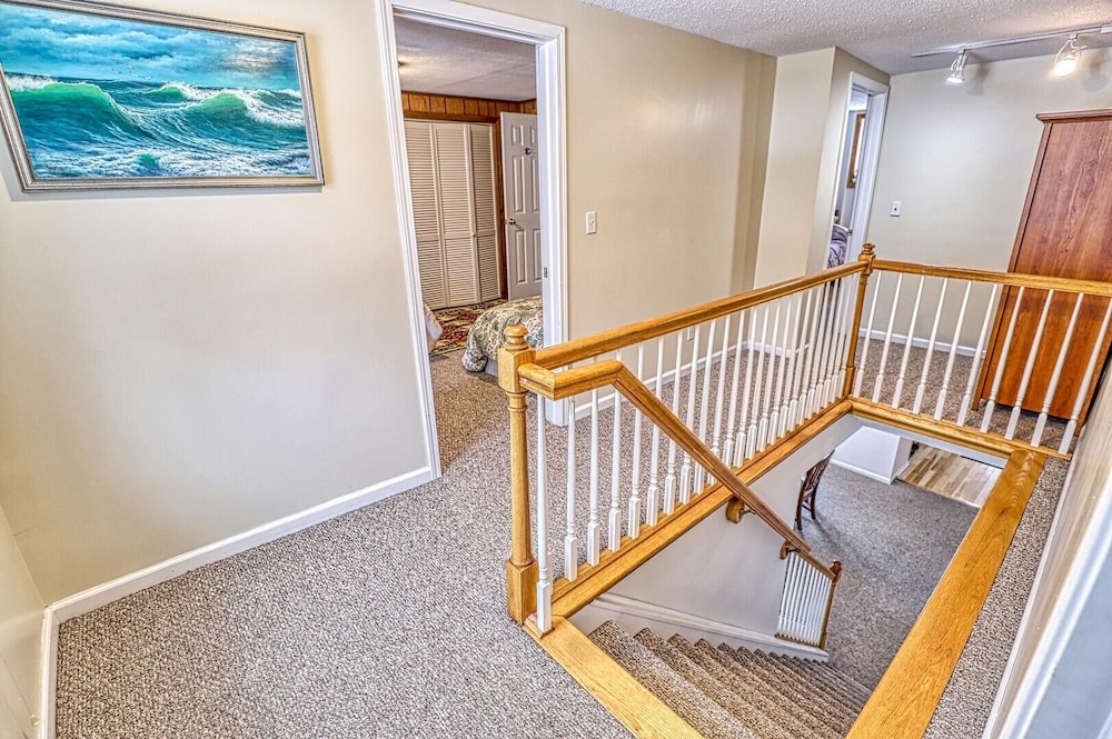 33 West Washington Street 4 Bedroom Home by Redawning view 4