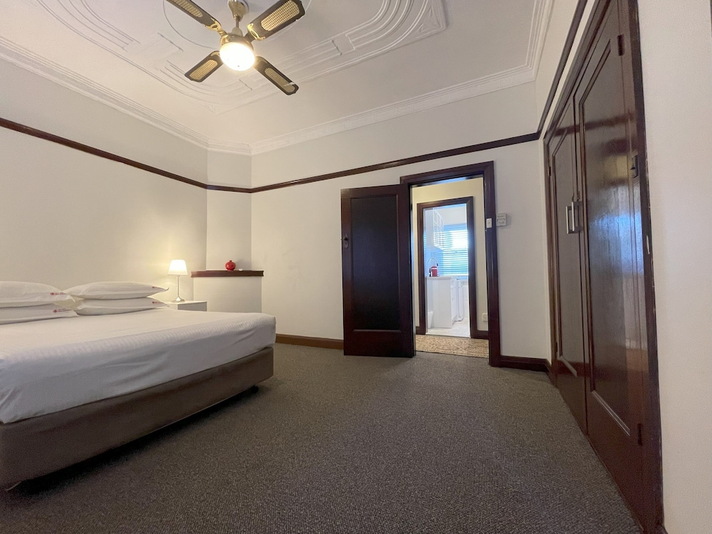 Globe Apartments