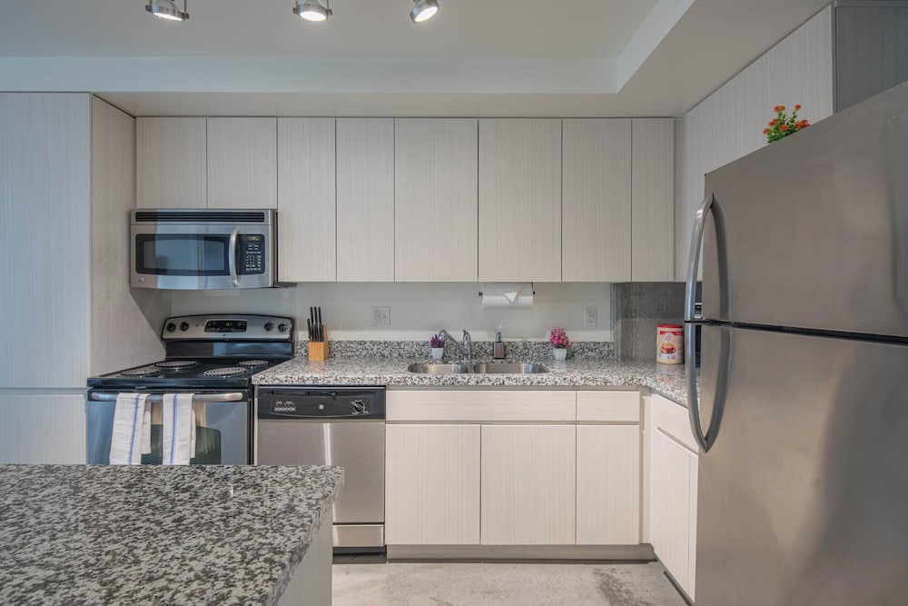 ROVE LIVING/KL - Roosevelt Point