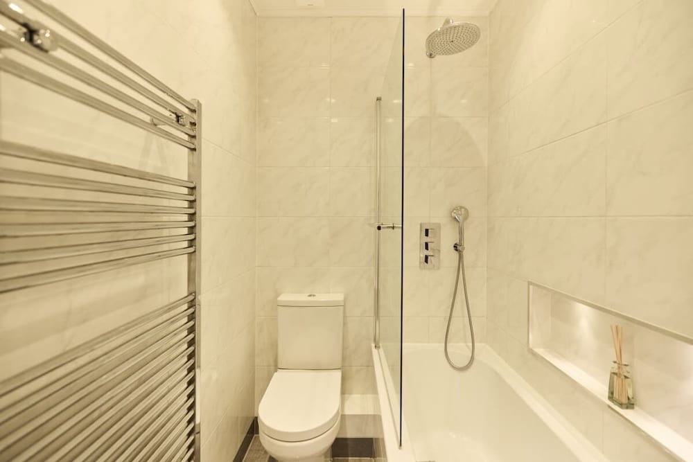 The Leghorn Quarters - Modern 3bdr With Balcony