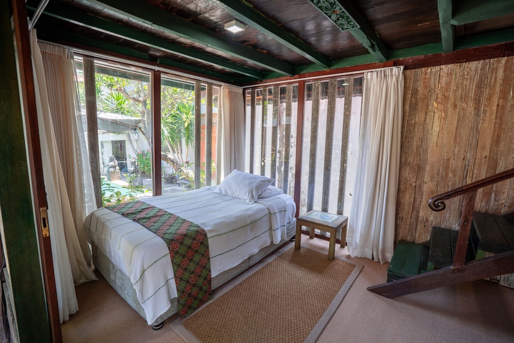 Room-cozy 3-bedroom Lumbung Cabin in Cen