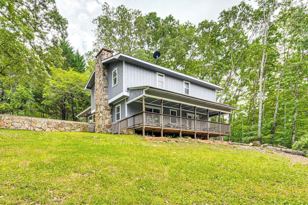 14 Mi to Dtwn: Secluded Stay in Murphy!