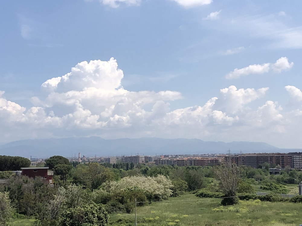 Kamchu Apartments Studio With Terrace Near Metro con Vista
