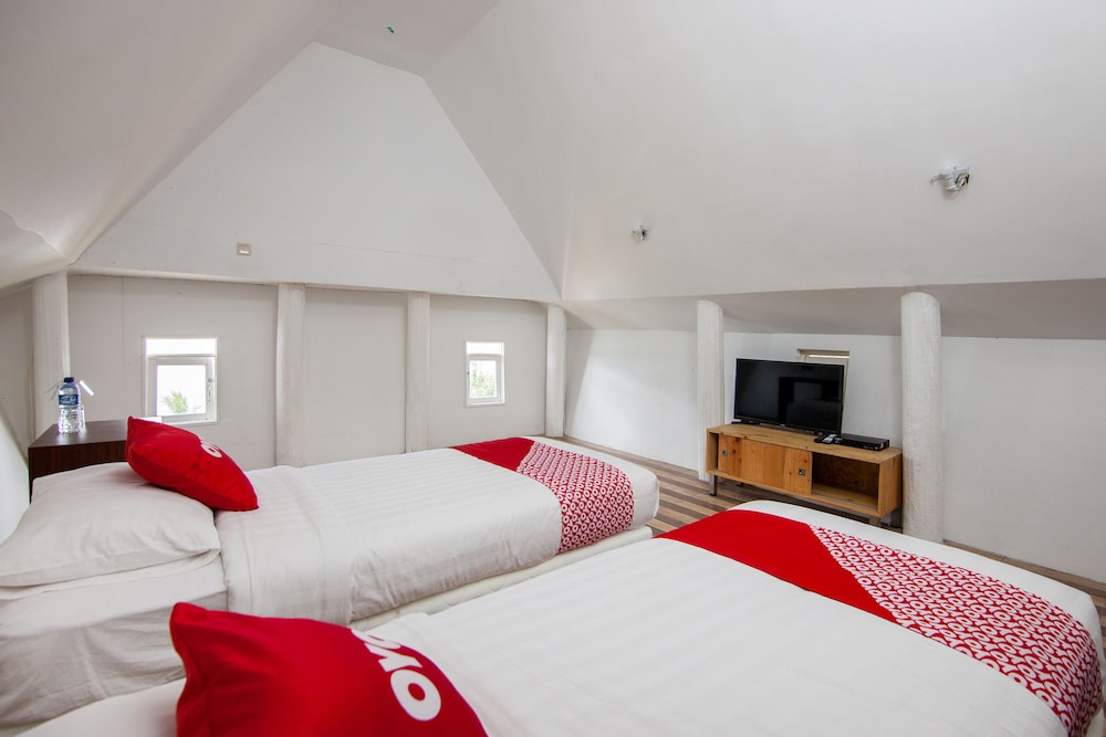 OYO 1812 Dg Inn view 3