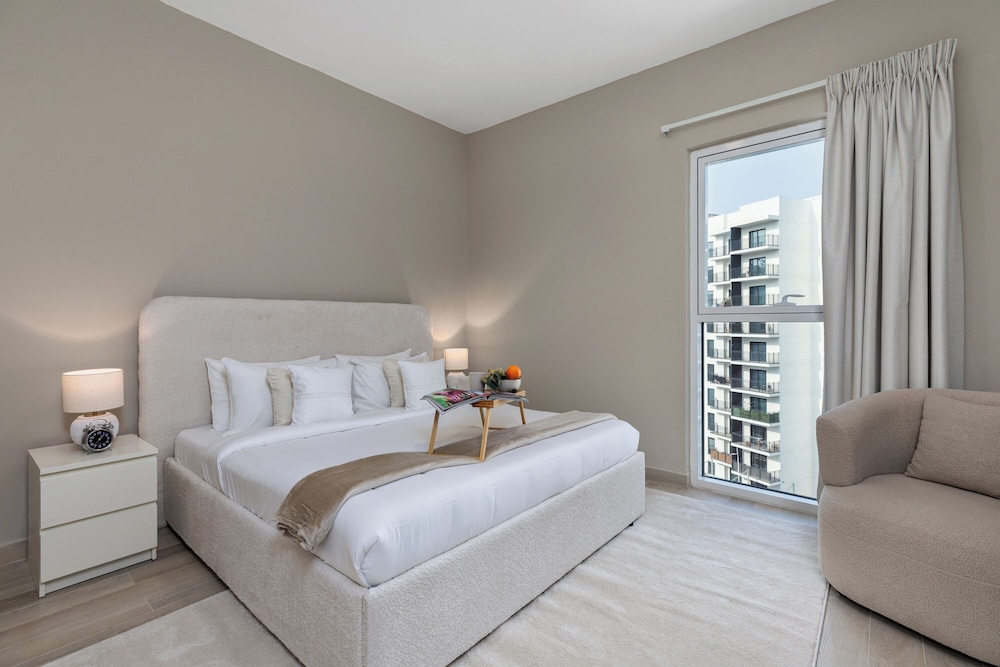 Maison Privee - Modern Hideaway w/ Canal Views on Yas Island