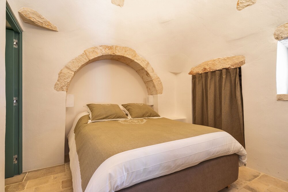 Trulli Pietra Rossa With Pool by Wonderful Italy