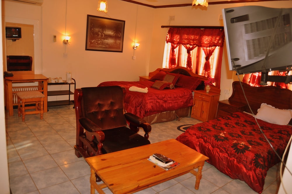 Wane Guest Lodge