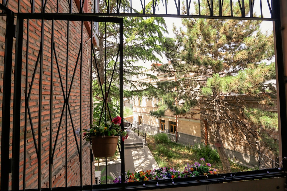 Apartment near Art Cafe Home view 2