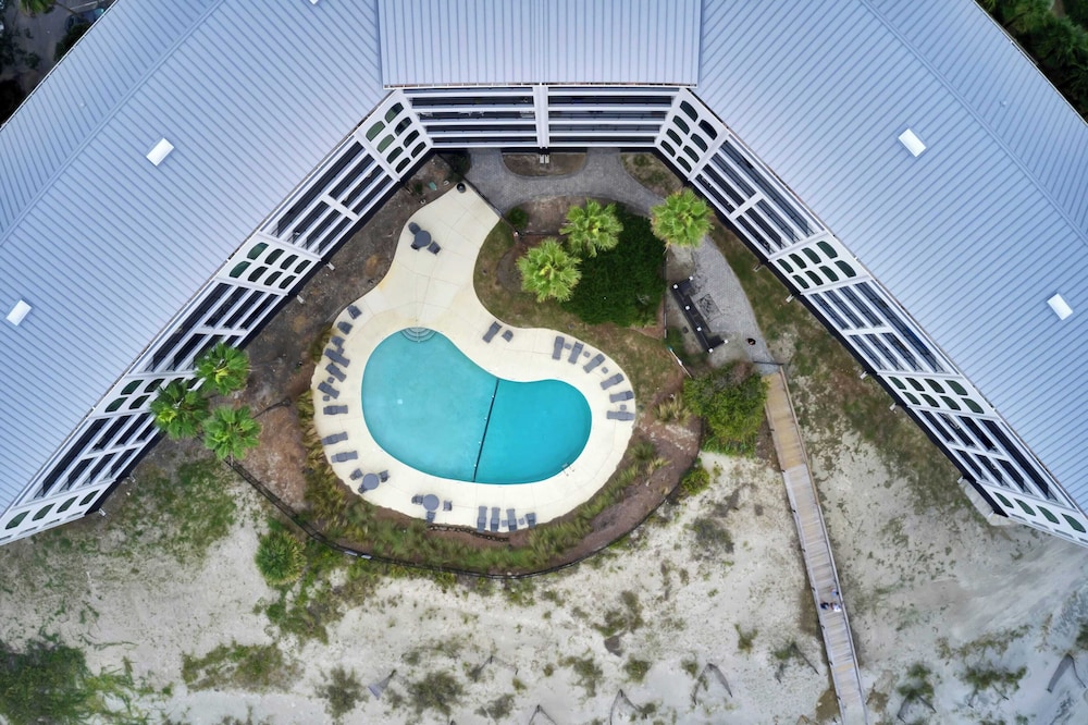 518 Seascape Waterfront Views + Community Pool