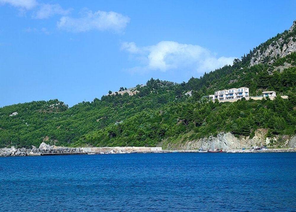 Xenia Residence & Suites
