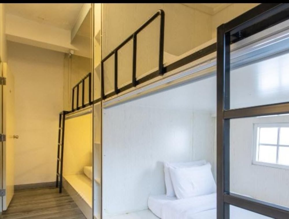 New S7 VIP - Hostel