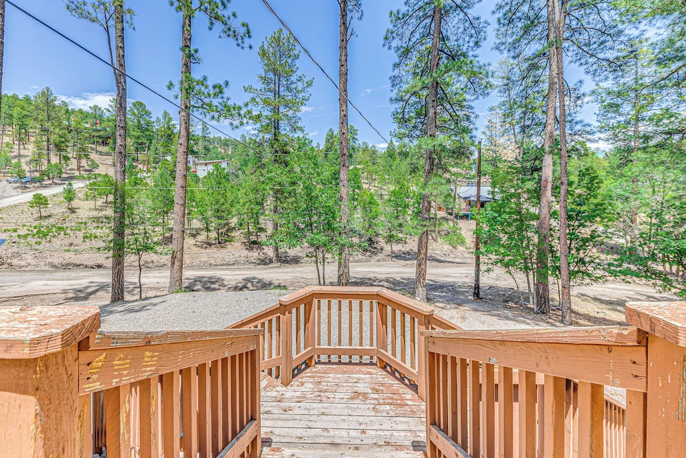 Hot Tub Haven w/ Game Room & Grill in Ruidoso!