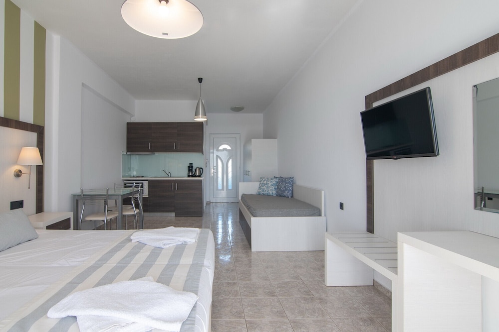 Mythos apartments