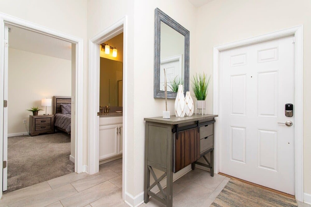 Gorgeous Decor 4 Bd w/ Pool Close to Disney 4820 - Image 2