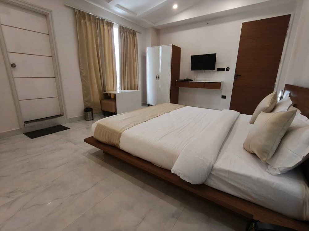 Hotel YJ Manor