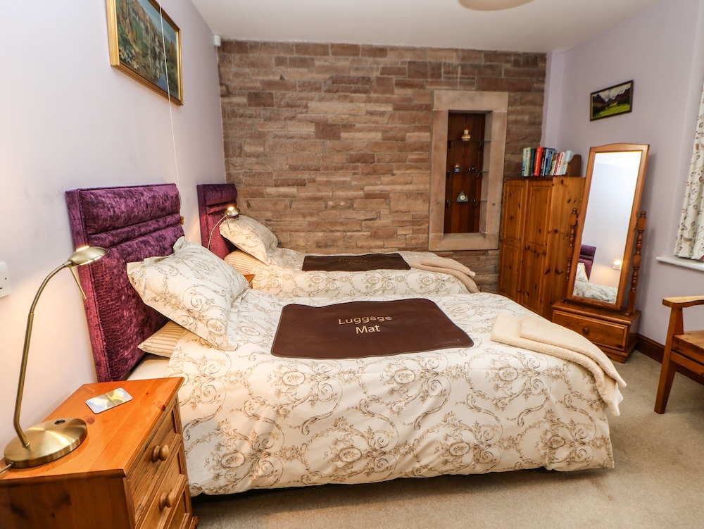 Holly Lodge