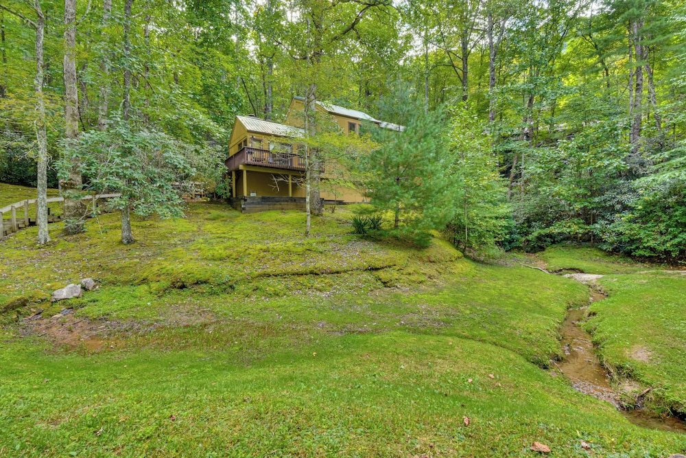 Newly Renovated: Pet-friendly Sapphire Retreat!