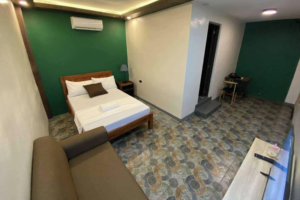 Mom Shie'S Apartelle